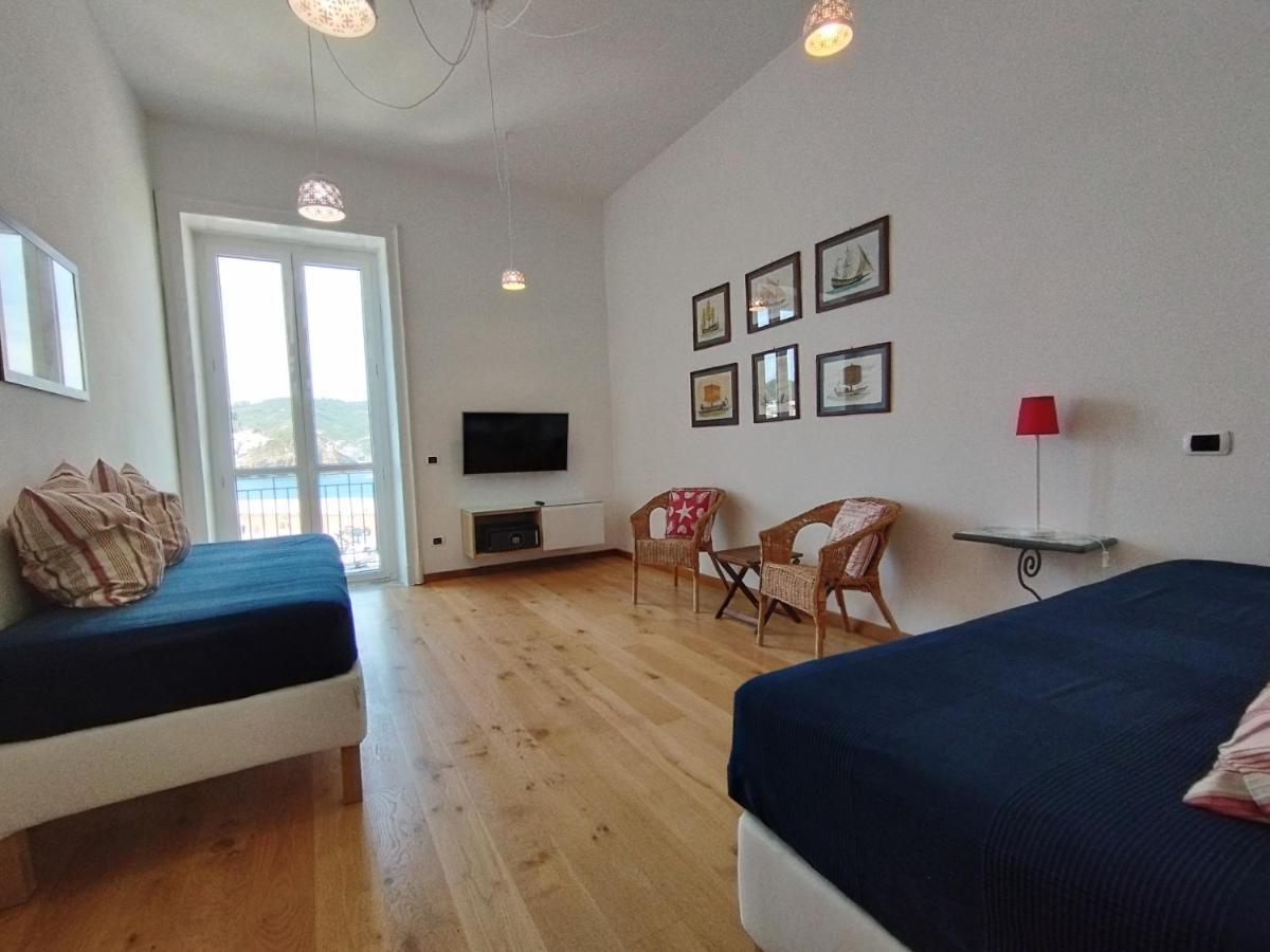 Locanda Mari Ponza Exteriör bild