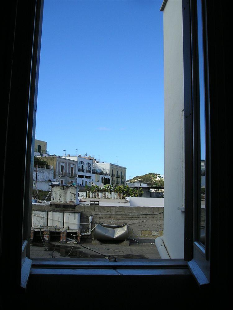 Locanda Mari Ponza Exteriör bild