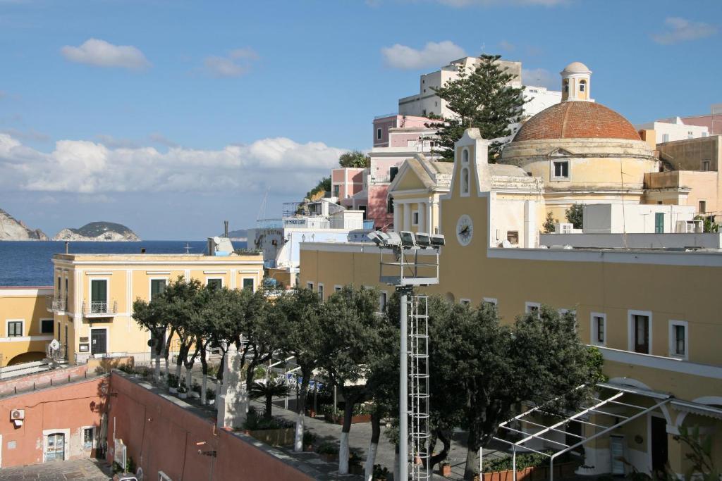 Locanda Mari Ponza Exteriör bild