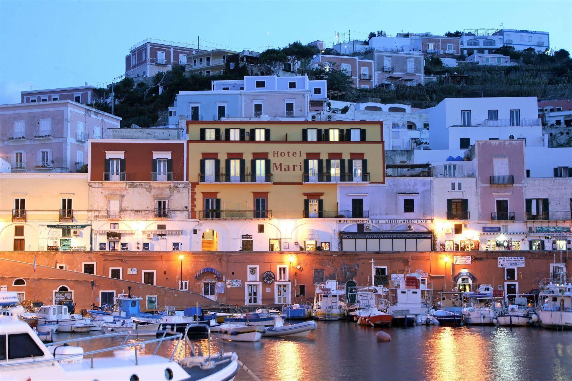 Locanda Mari Ponza Exteriör bild
